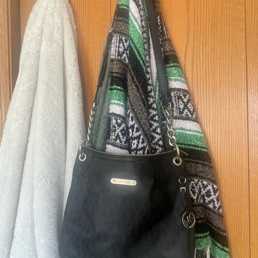 Michael Kors Elegant Black Shoulder Bag